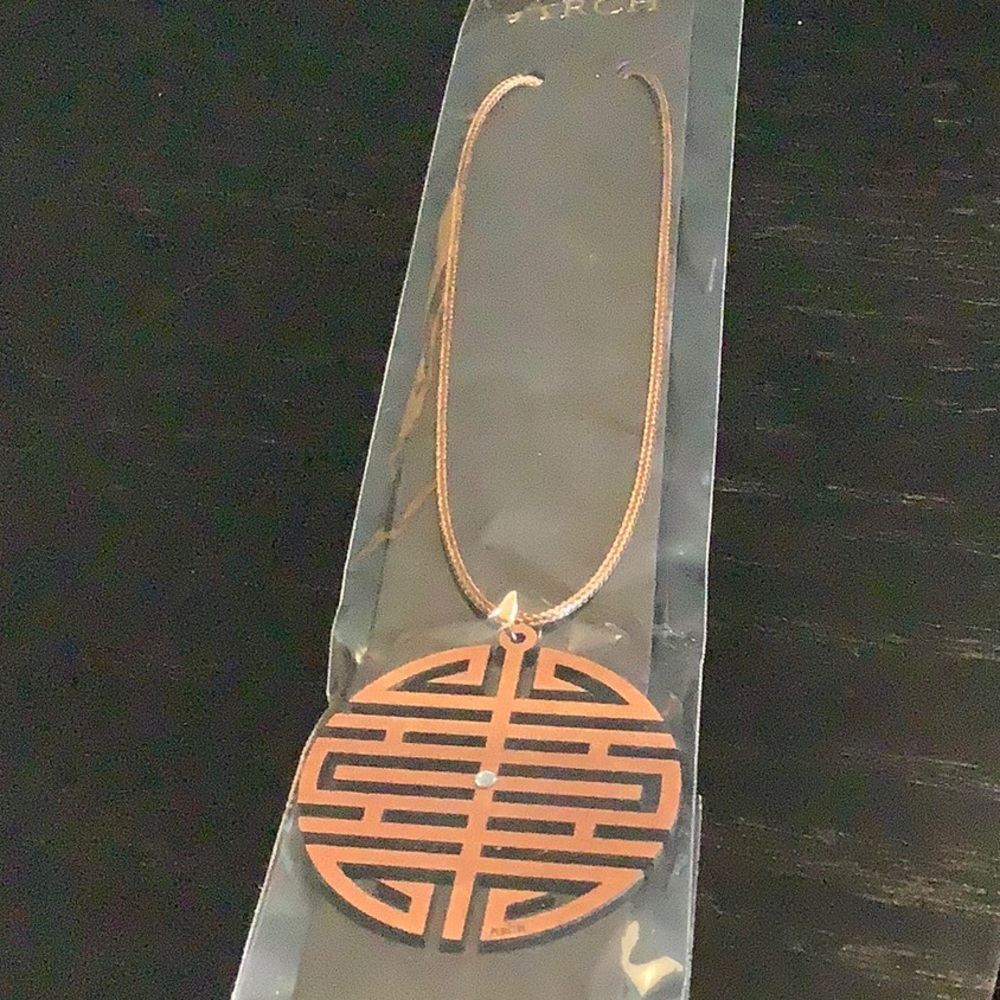 NWT 18” necklace with hand polished wood. Pendant